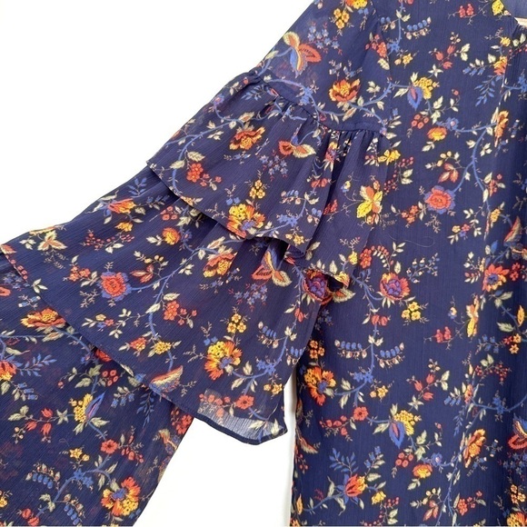 Madewell top with ruffled bell sleeves, crew  neck, straight cut & loose - Picture 4 of 13